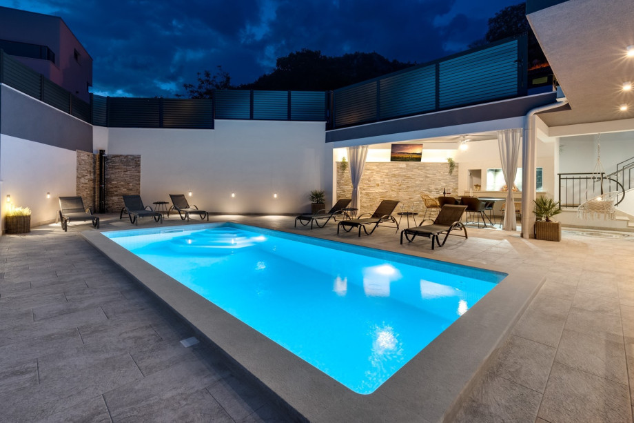 Enjoy a great mountain landscape, very clean air, and a view of the Cetina river