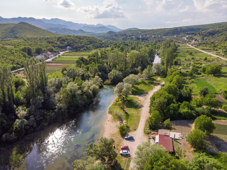 There is an opportunity to try whitewater rafting or canoeing on the Cetina river and the guide can pick you up at the property