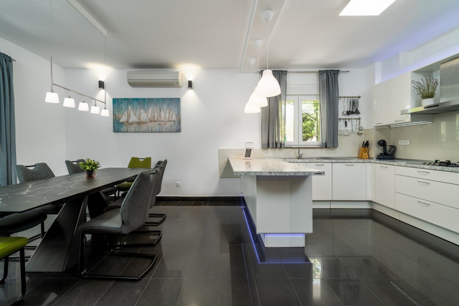 A fully equipped kitchen (Dan Küchen) with all the amenities you need for a very comfortable stay