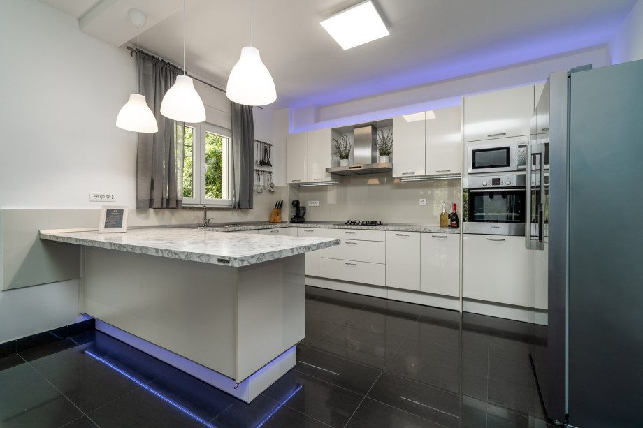 A fully equipped kitchen with all modern guest needs (dishwasher, microwave oven, toaster, kettle, coffee machine...and more)