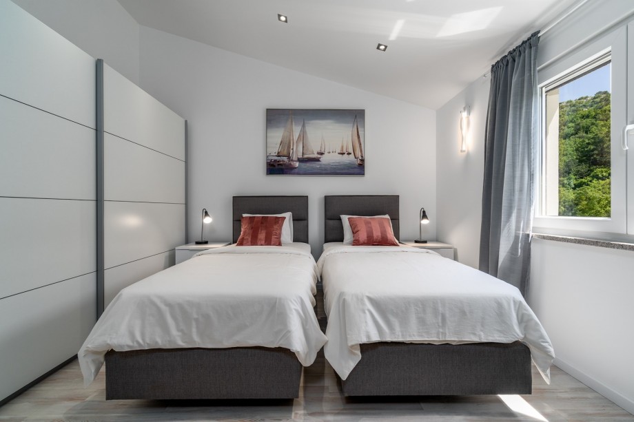 Bedroom No2 with two single beds 90cm x 200cm that can connect into a king size bed
