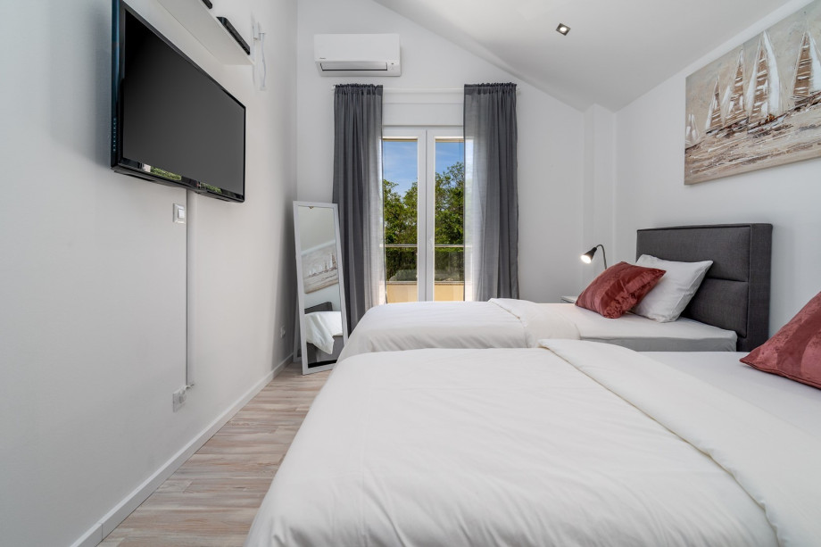 Air-condition, a TV, a balcony (3sqm) with views on the natural surroundings