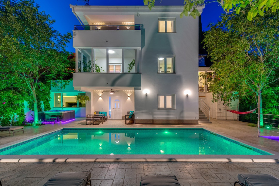 Car is highly recommended so you can explore this amazing environment where the sea, river and mountain connect into a unique and breathtaking landscape