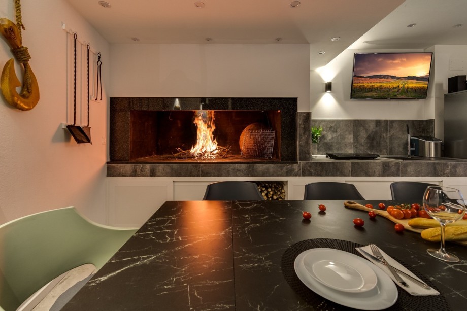 From the summer kitchen you have views on the pool area