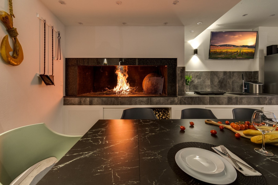 From the summer kitchen you have views on the pool area