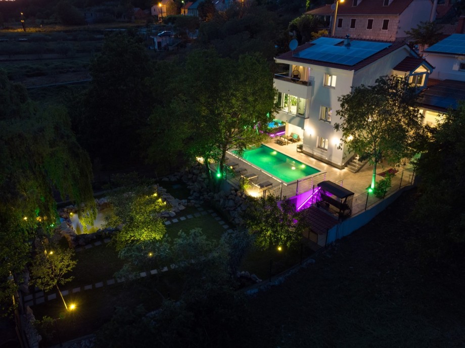 Villa Zara is located in the Omiš hinterland, above Cetina river canyon in the small village named Kučiće