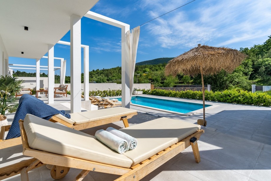The outdoor offers a private swimming pool 8m x 4m, a sun deck area with 6 deck chairs.