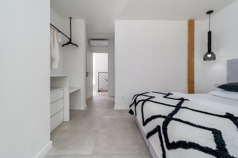 A Bedroom No3 with king-size bed 180cm x 200cm, A/C