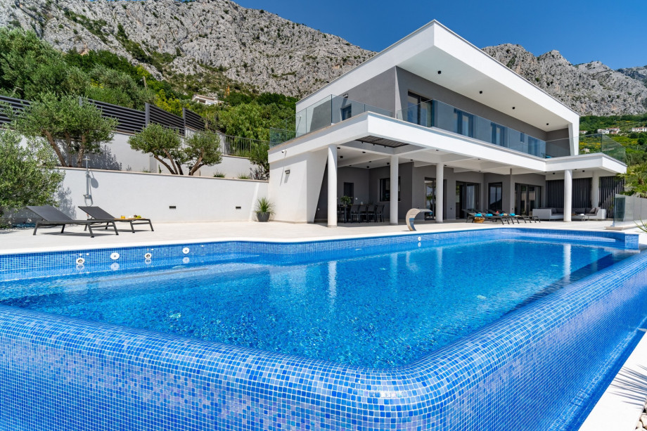 Private and not overlooked, heated 56sqm pool with hydro-massage and geyser