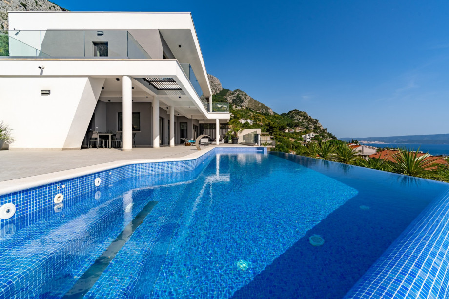 Villa Ada offers 10 comfortable lounge chairs