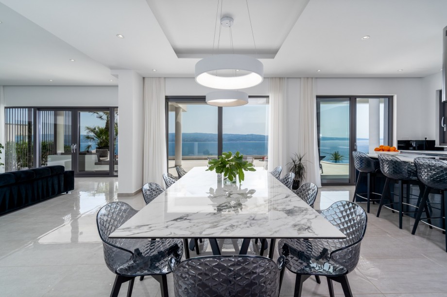 Dining area for 10 person and modern, fully equipped kitchen