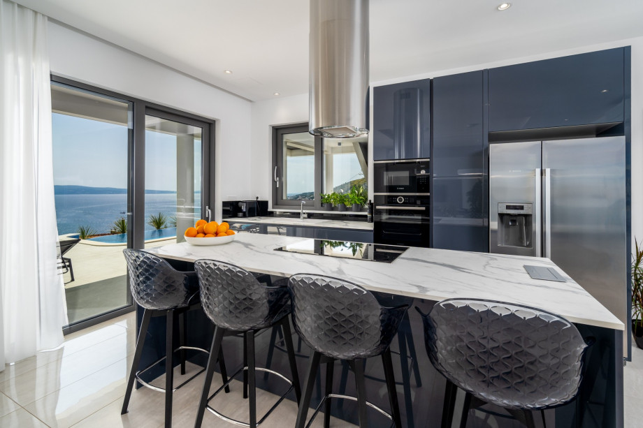 Modern and fully equipped kitchen with direct exit to the pool area