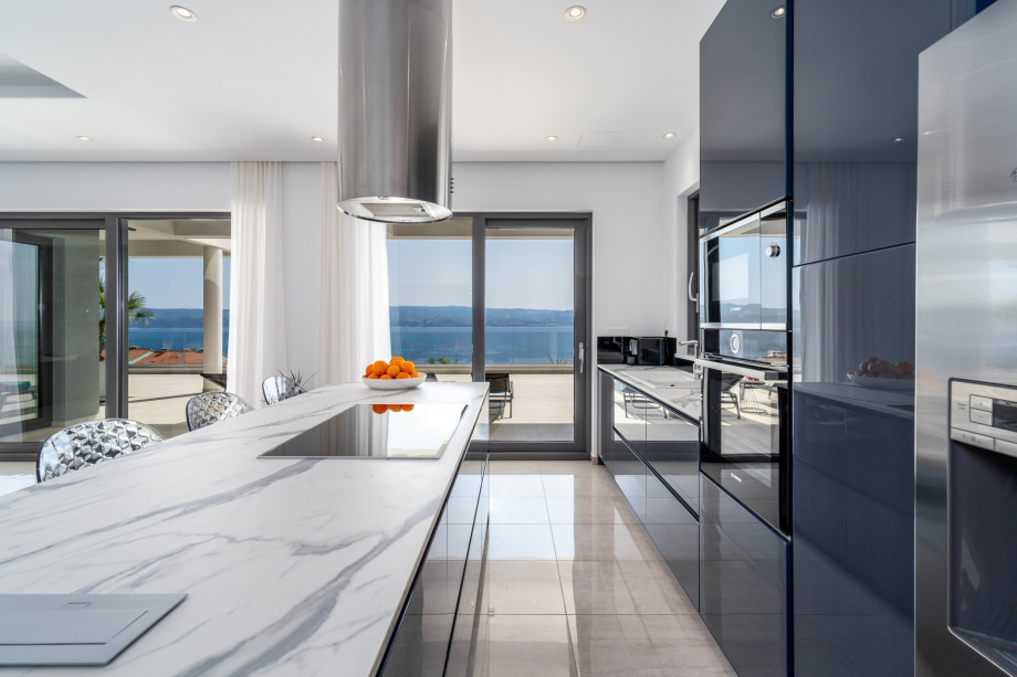 Modern and fully equipped kitchen with direct exit to the pool area