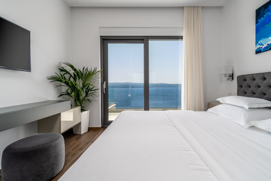 En-suite bedroom No.3 with double bed, AC, TV, sea view, exit to the terrace