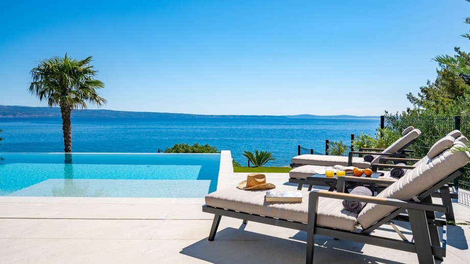 NEW! Seaview Villa ABA with 38sqm heated infinity pool, 4 bedrooms, Media room, 150m from sea