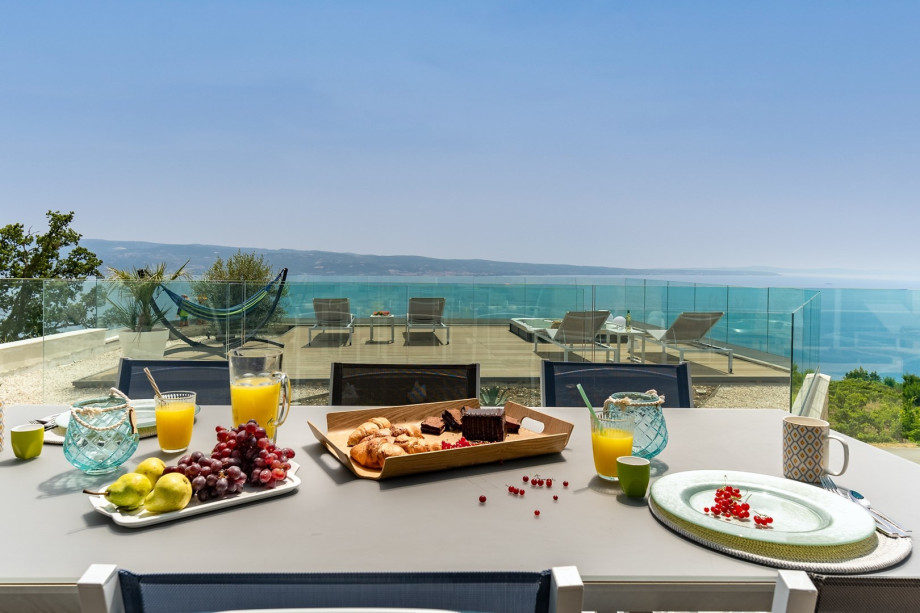 The right place to enjoy in comfort, several outdoor sitting areas, a Hot Tub, and an infinity pool, with a spectacular panoramic view of the sea and islands