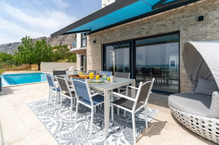 Only 2km from local restaurant Bajso, 4 km far from supermarket, 4 km from coast road and sea