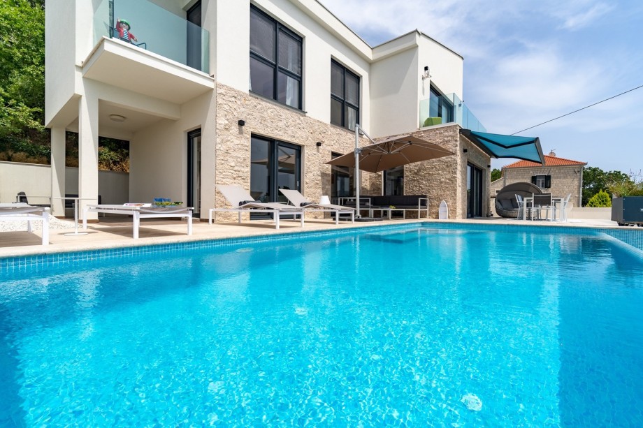 5 minutes driving from the most beautiful sand and pebble beaches