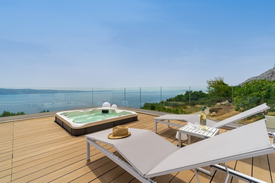 NEW! Seaview Villa Nautique, a 3-bedroom villa with a 32 sqm heated private pool and a Whirlpool.