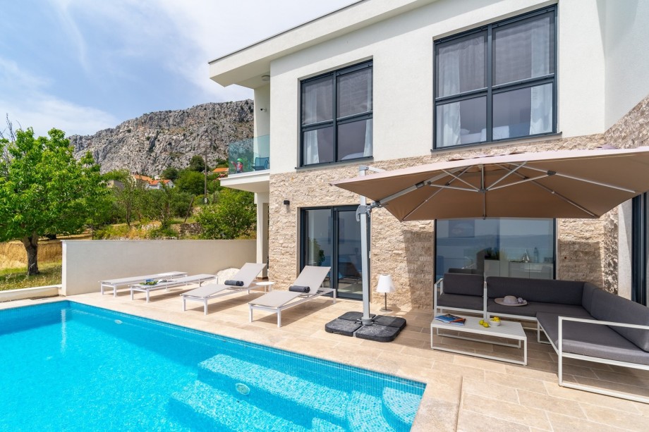 Surrounded by typical Mediterranean vegetation offering a quiet and peaceful stay