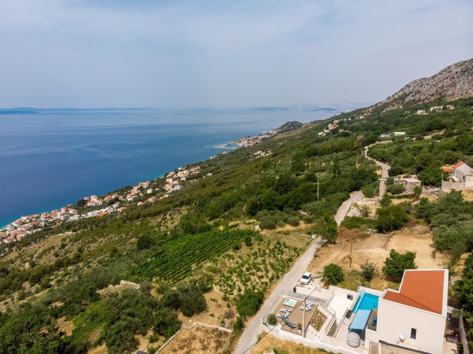 Panoramic sea and island views, a Hot-Tub, infinity pool, table tennis, capacity for 8 people.