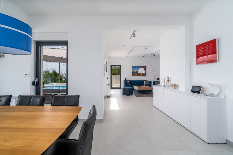 A fully equipped kitchen with all a modern guest needs for a very comfortable stay