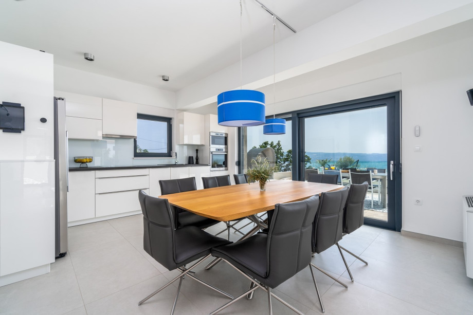 A dining table for 8 with a direct exit toward the pool and outdoor dining