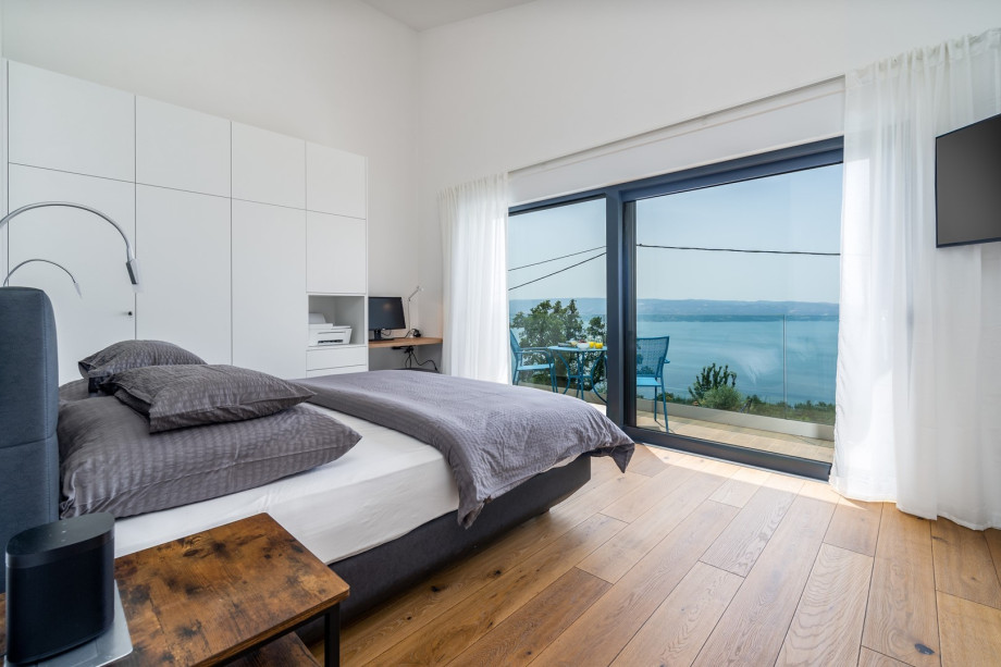 Bedroom No1 with a king-size bed 180cm x 200cm