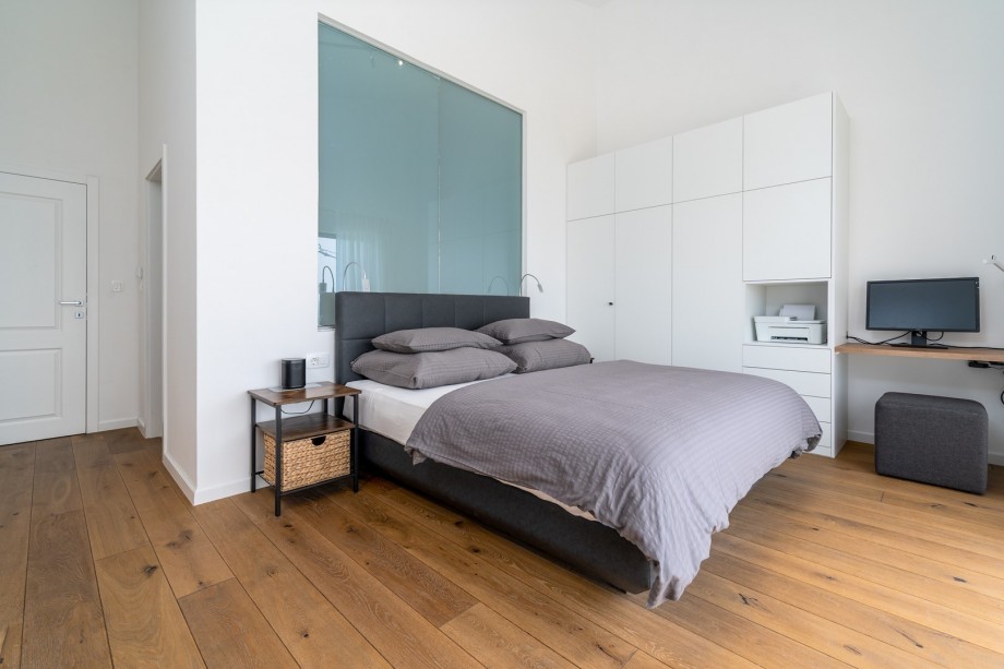 En-suite bathroom with a shower, a TV, Air-conditioning, sea views and an office/make-up table, a balcony