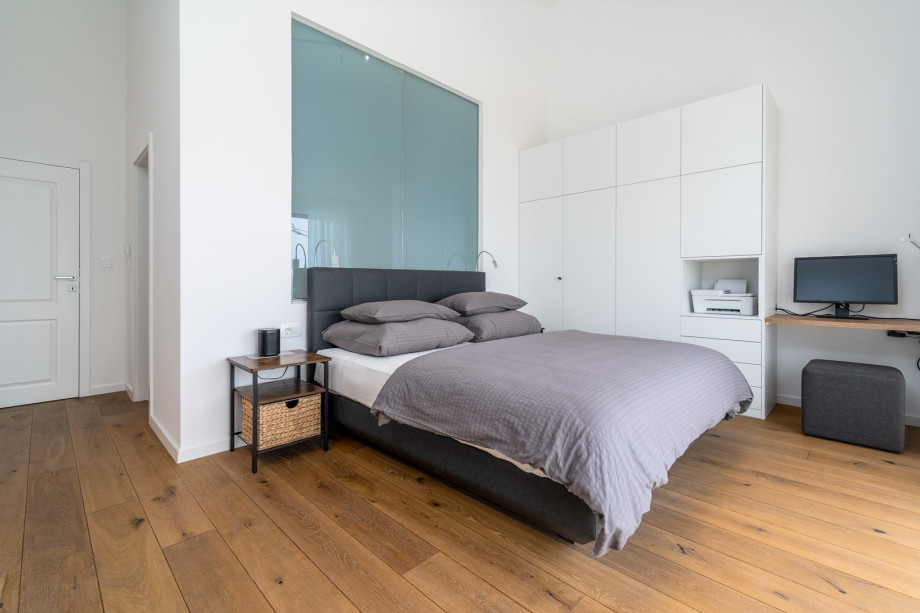 En-suite bathroom with a shower, a TV, Air-conditioning, sea views and an office/make-up table, a balcony