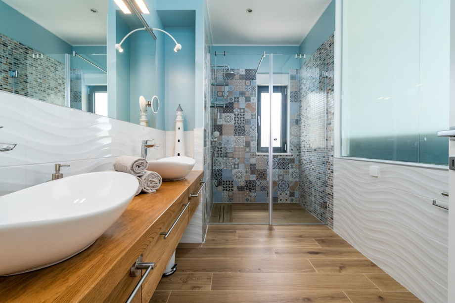 En-suite bathroom with a shower.