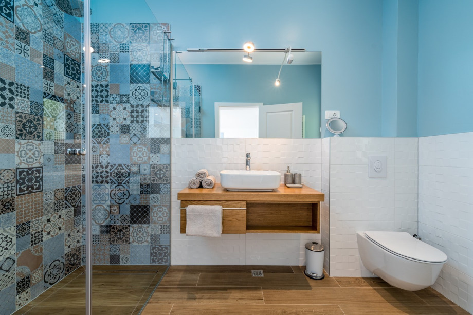 En-suite bathroom with a shower.