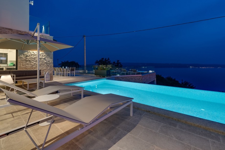 The nearest town Omiš is only 11 kilometers away