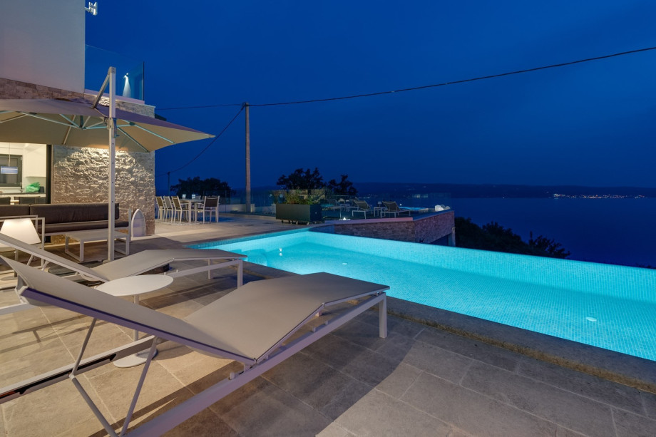 The nearest town Omiš is only 11 kilometers away