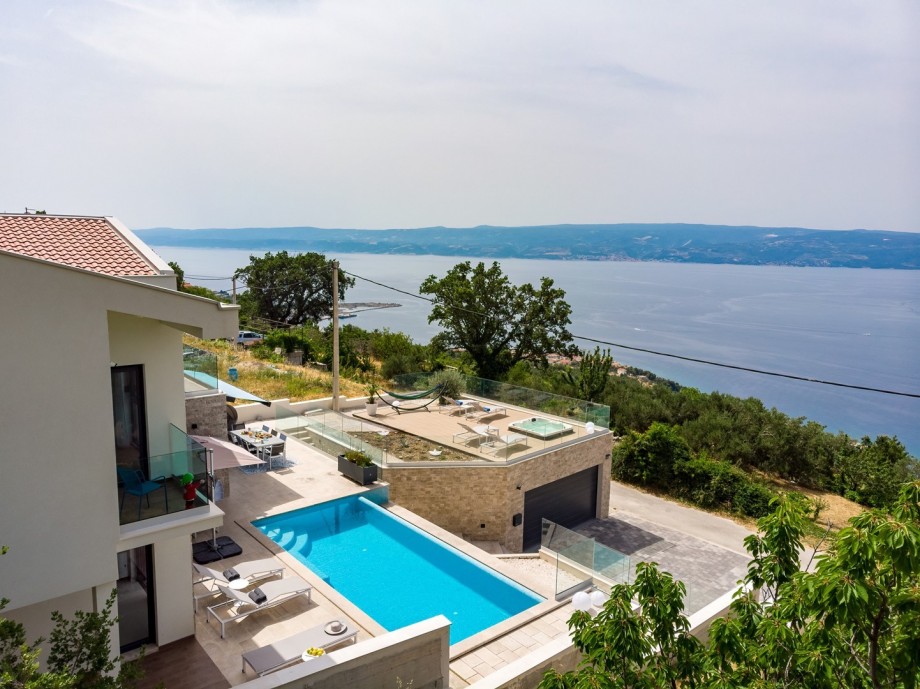 Fully air-conditioned 3-bedroom property with an outdoor 32 sqm heated private pooL