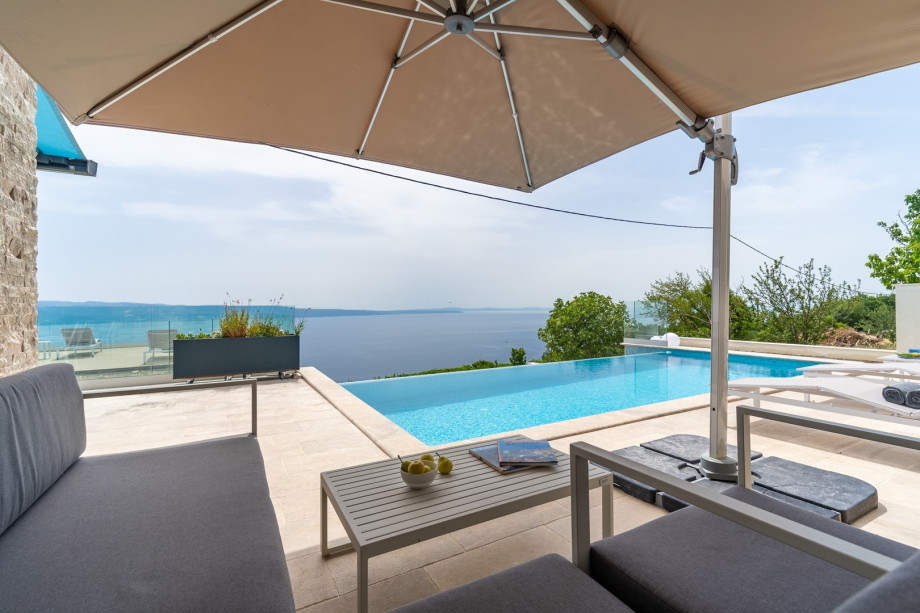 Fully equipped with all you need, free WiFi, Sonos speakers in every room, a PS4, and amazing panoramic sea and island views.