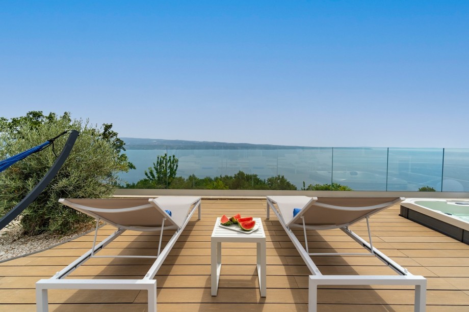 17 km from the famous town Split that  offers great history, only 10 min drive from the small town Omiš offers a lot of activities, beaches, and restaurants