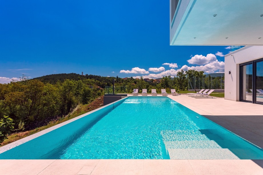 Infinity 12mx4,5m heated swimming pool