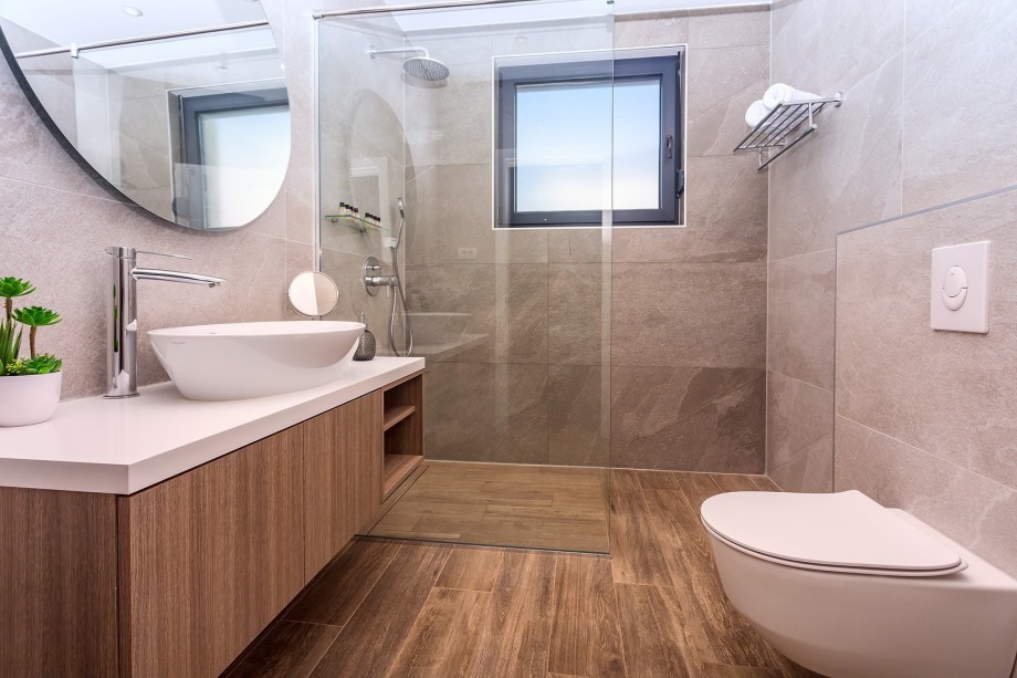 Ensuite Bathroom No1 with shower attached to Bedroom No1