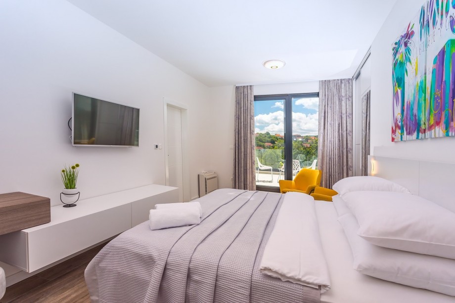 Bedroom No4 with super king size 200x210 cm bed with extra pull-out bed,  ensuite bathroom, TV, A/C