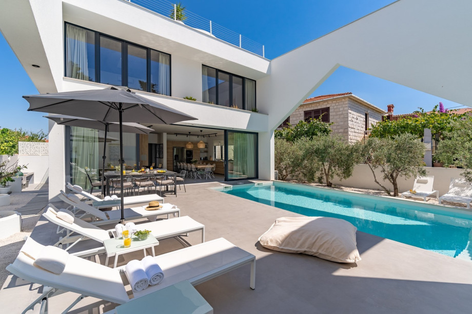 Interior is very bright and filled with natural light, and the organization of the rooms is very nicely done, giving everyone enough privacy.