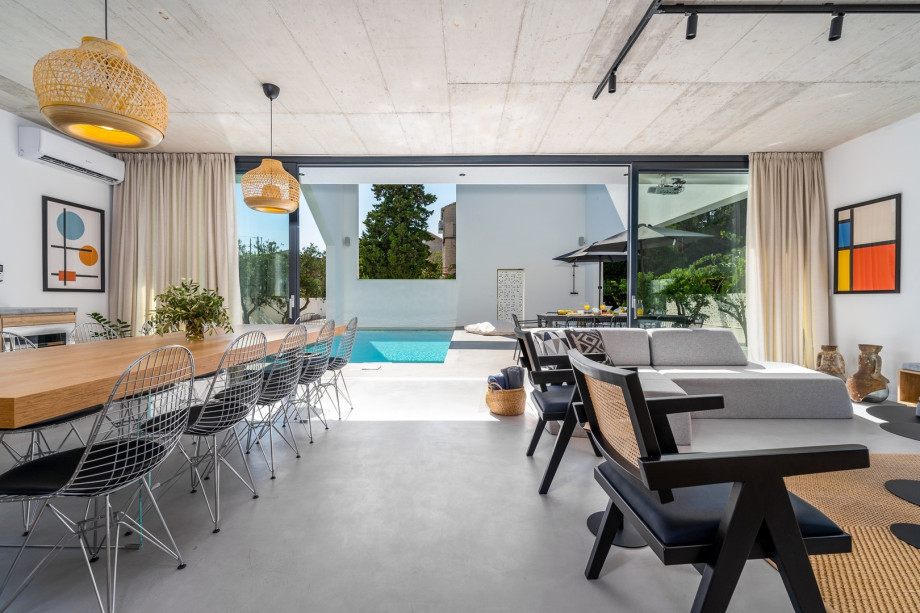 Fully equipped kitchen 25sqm with all the amenities like Nespresso Delonghi coffee maker, microwave oven, a toaster, a kettle, a dishwasher, and other