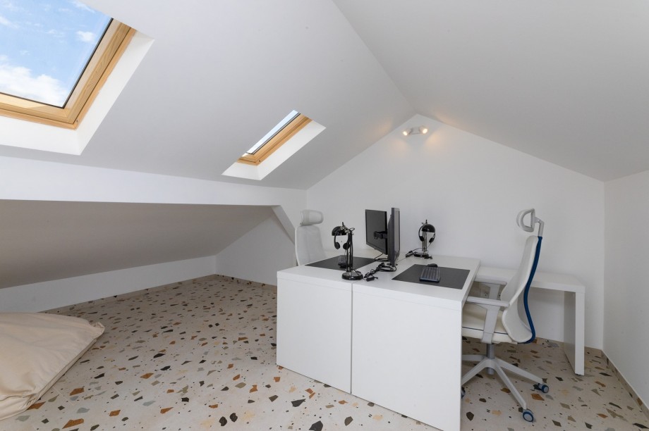 On this level, there is a home office (in the attic)