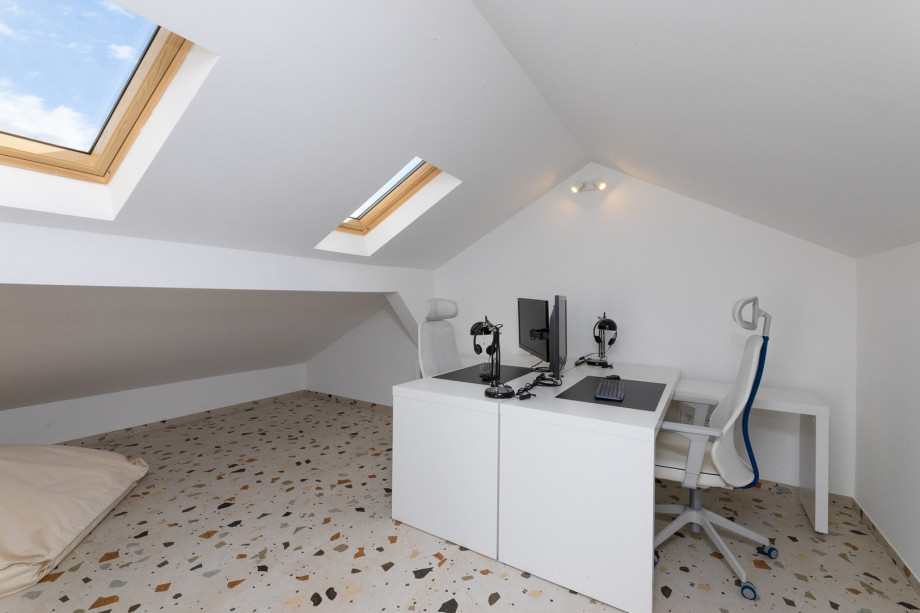 On this level, there is a home office (in the attic)