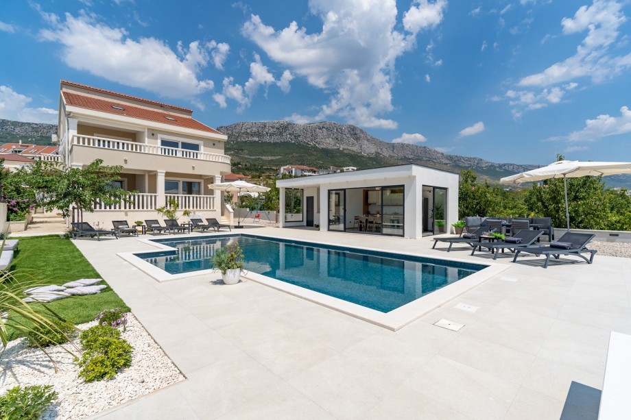 Villa Marisa with 51sqm pool, 5 bedrooms, gym