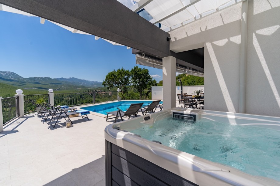 The Outdoor area also offers a Whirlpool (Hot-Tub)