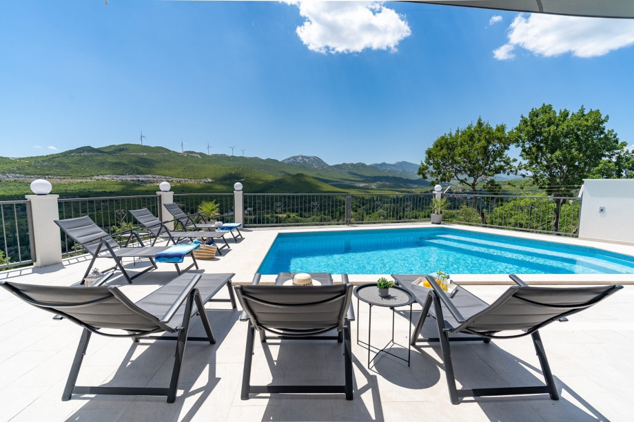 This area is full of natural and historical attractions, unspoiled and easy-going