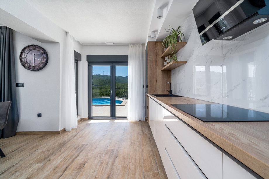 A fully equipped kitchen with all the amenities a modern quest needs for a very comfortable stay