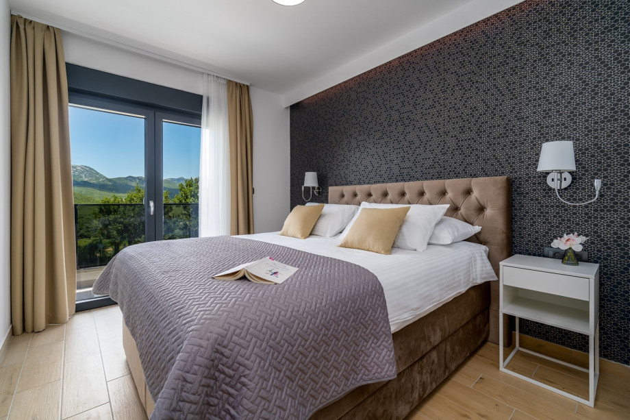 A Bedroom NO3 (11sqm) with a queen size bed 160cmx200cm, en-suite bathroom, a TV, A/C and a balcony shared with other bedrooms