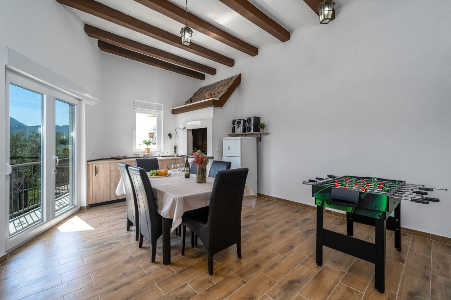 There is a dining room (30sqm) with a traditional barbecue, a fridge, and a TV